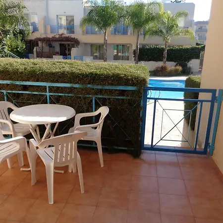 Blue Oasis Gardens 레메소스