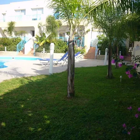 Blue Oasis Gardens Apartment *
